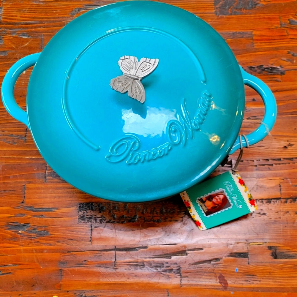 🪷🎄 New Pioneer Woman Teal butterfly Dutch Oven, 6 Quart